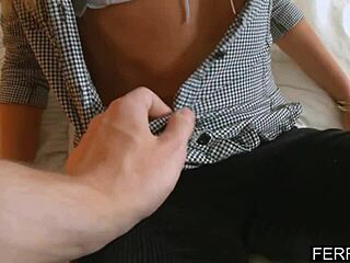 Первое свидание одинокой мамки превратилось в жесткий анальный трах без границ