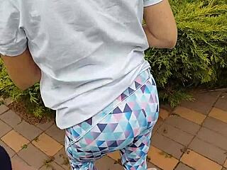 LOOK HOW SHE SUCKS THIS BIG MUSHROOMHEAD COCK AND BEGS FOR CUM ON HER FACE