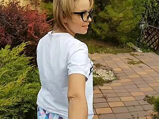 LOOK HOW SHE SUCKS THIS BIG MUSHROOMHEAD COCK AND BEGS FOR CUM ON HER FACE