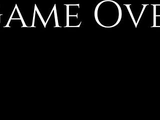 En este juego anime, la bruja seduce al jugador durante sesión de juego en vivo