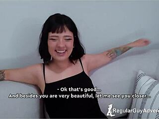 와, 고스 걸 니콜이 거친 캐스팅 소파 섹스 준비?