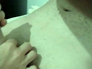 Min stedmor kom inn på rommet og tok meg på å onanere og avsluttet servicen