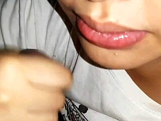 Asian babe gives sloppy deepthroat blowjob 😋