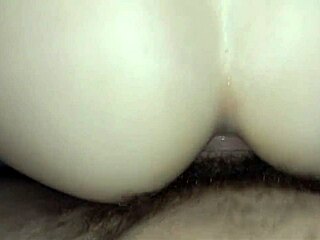 Sesso anale con un cazzo grosso porta a creampie disordinato e gape