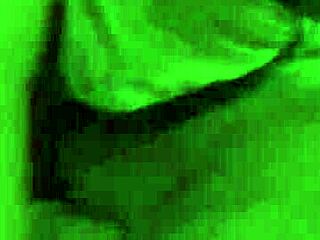 ブルネット熟女が濡れたマンコに硬いチンポを奥まで突っ込まれる