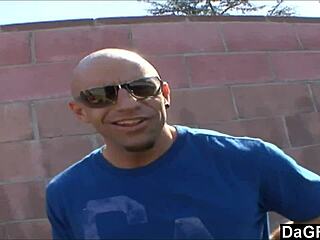 娘の友達 - フレキシブルな可愛い子が大学の金のためにセックス