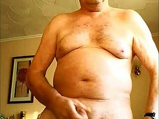 watch me stroke my cock and finish on a biscuit with bengeeman