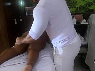 Massage Tantrik Nyata: Pasien Muda 18+ Telanjang di Kantor Dokter Rumah Sakit