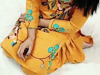 Oh, watch this desi aunt's hardcore pussy and ass fucking!