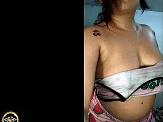 Hermosa Jovencita Muestra Cuerpo Sensual