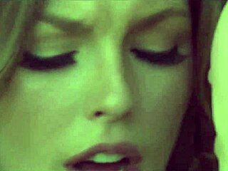 שירי אלווד, שמל חמודה, מזיינת אישה בסטייל