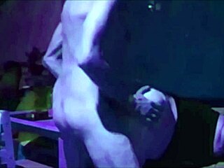 Tinder의 Faby가 아마추어 MILF와 좋은 섹스 즐겨