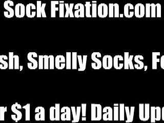 Sejauh mana kau sanggup sembah kaki aku!