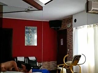 Sconosciuto giovane incula forte mia moglie per soldi