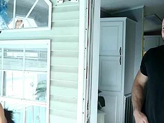 Saya Dikongkek Kasar dalam Temuduga Casting dengan Face Fucking dan Creampie