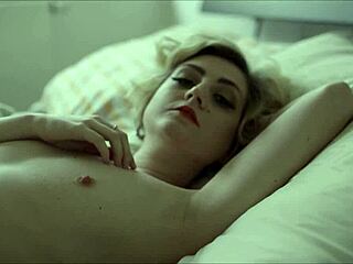 Czech Babe Flashes Her Tight Vagina, Damn Hot!