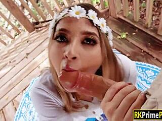 Jovencita Quinn Wilde traga corrida caliente