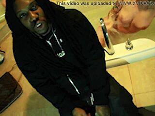 Amateur teen in ghetto hood with big ass for sex