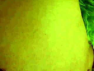 Amateur teen stepsis gives lap dance with grinding moves