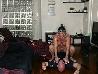 내가 나를 체포하는 경찰을 박아 - 트레일러