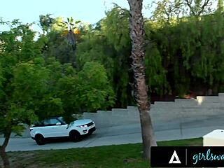 Holy cow! Adriana Chechik teaches Abella Danger to squirt with Luna Star