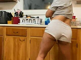 Dominican Milf Anna Maria Teases With Dishwashing Dance