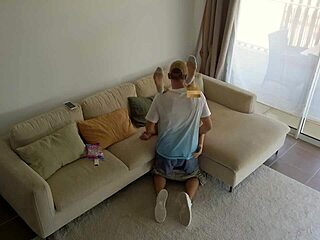 Mój zdradzający mąż rżnie opiekunkę za trochę słodyczy