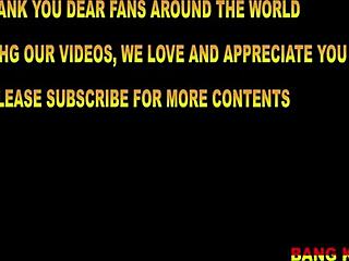 Эй, смотри, зрелая тётка жёстко трахается на улице с огромным чёрным членом в 4K!