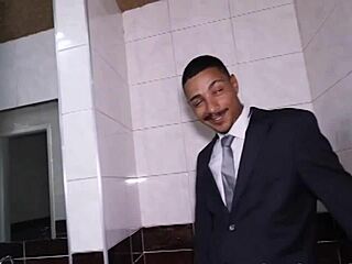 fudendo o funcionário do banheiro - gay pornstar amateurs in hardcore action