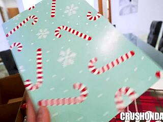 Liz Jordan gives first blowjob to Mike Mancini 😏