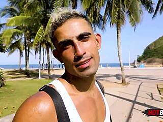 Mlade 18+ Karioke pitaju: Možemo li te jebati našim ogromnim kurcima u trojci?