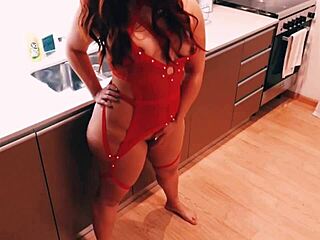 เย็ดจริงในครัวกับชุดชั้นในก้นใหญ่