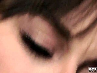 핫 젊은 스트립티즈 가족 댄스 콘테스트