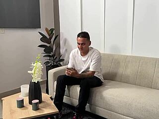 Latina colombiana Molly Smith em várias posições com contato