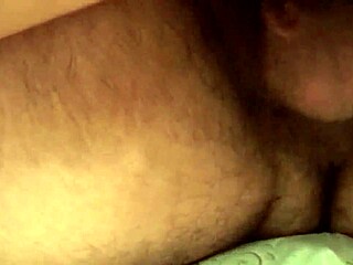 Rakan Saya Pandang Saya Buka Kaki Untuk Pussy Dihisap