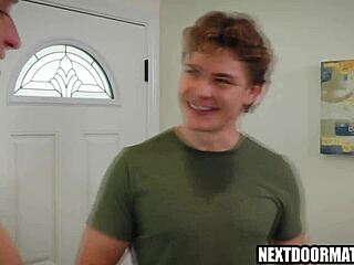 Intohtunut tunneellinen homo seksi vieraan kanssa pillun imemisellä ja rimjobilla