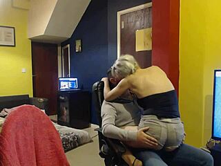 sexigrajka cuckold session with stranger ends in garage creampie