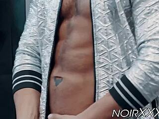 Lelaki gay hitam berotot Dillon Diaz lancap solo