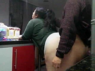 الجارة البدينة تدعوني لنيك سريع عندما الزوج خارج