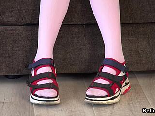 Hej, poglej tega najstnika, kako raztegne muco do vrhunca?