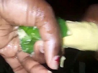 Plantain Versus Poivron - Mature Woman Gets Wet And Cums