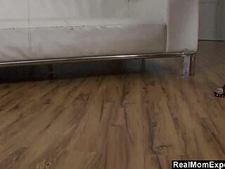 사라 제이, 오일 바르고 빅 블랙 자지 딥스로트