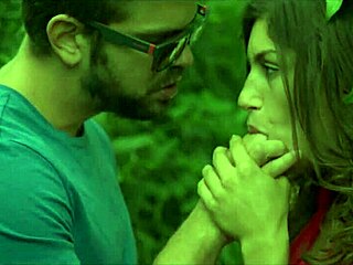 Handjob bush awam dan cumshot bawah skirt!