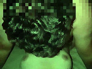 Rakastan tehdä seksiä yöllä mieheni kanssa, kun hän panee minua päältä