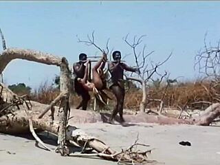 Indijska glumica Kitu Gidwani ide bez grudnjaka u smelom francuskom filmu