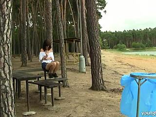 Вау, грудастая юная Rita ласкает себя на улице, так горячо! 🔥