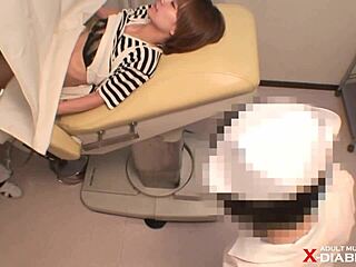 О боже, шпионю за этой азиатской пациенткой... нереально! 😱