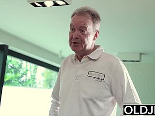 หนุ่มควยใหญ่ตัดกับหีแน่นสาว 18+ ร่านเย็ดมันส์