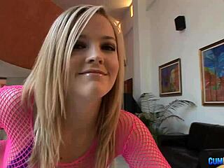 Alexis Texas shows big booty while speaking Spanish on sofa