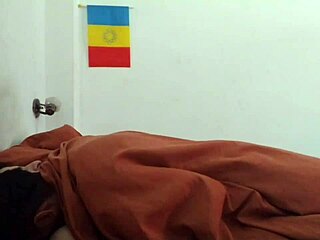 despertando a mi macho peludo con mamada matutina